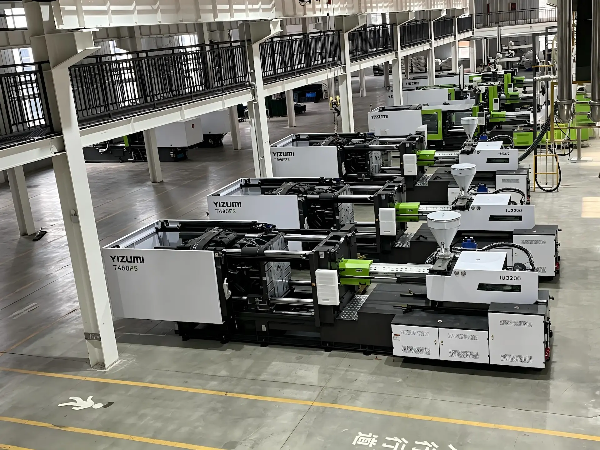 plastic-container-production-equipment Injection molding equipment for plastic container production
